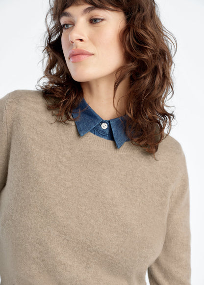 THE CHAMBRAY TUCK IN COLLAR